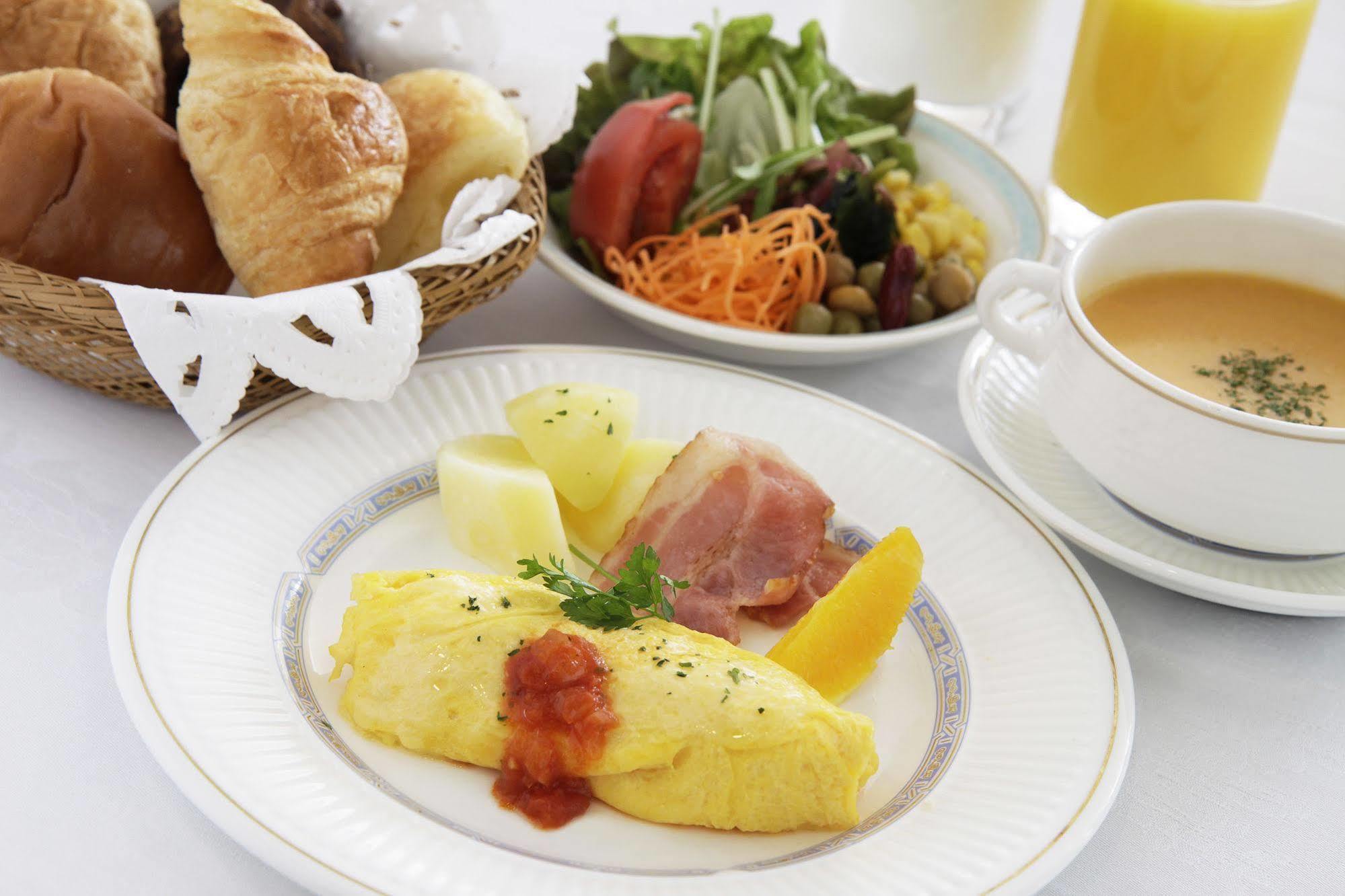 Mitsui Garden Hotel Тиба Экстерьер фото