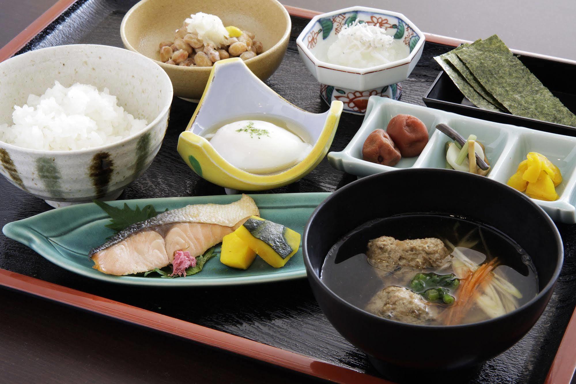 Mitsui Garden Hotel Тиба Экстерьер фото
