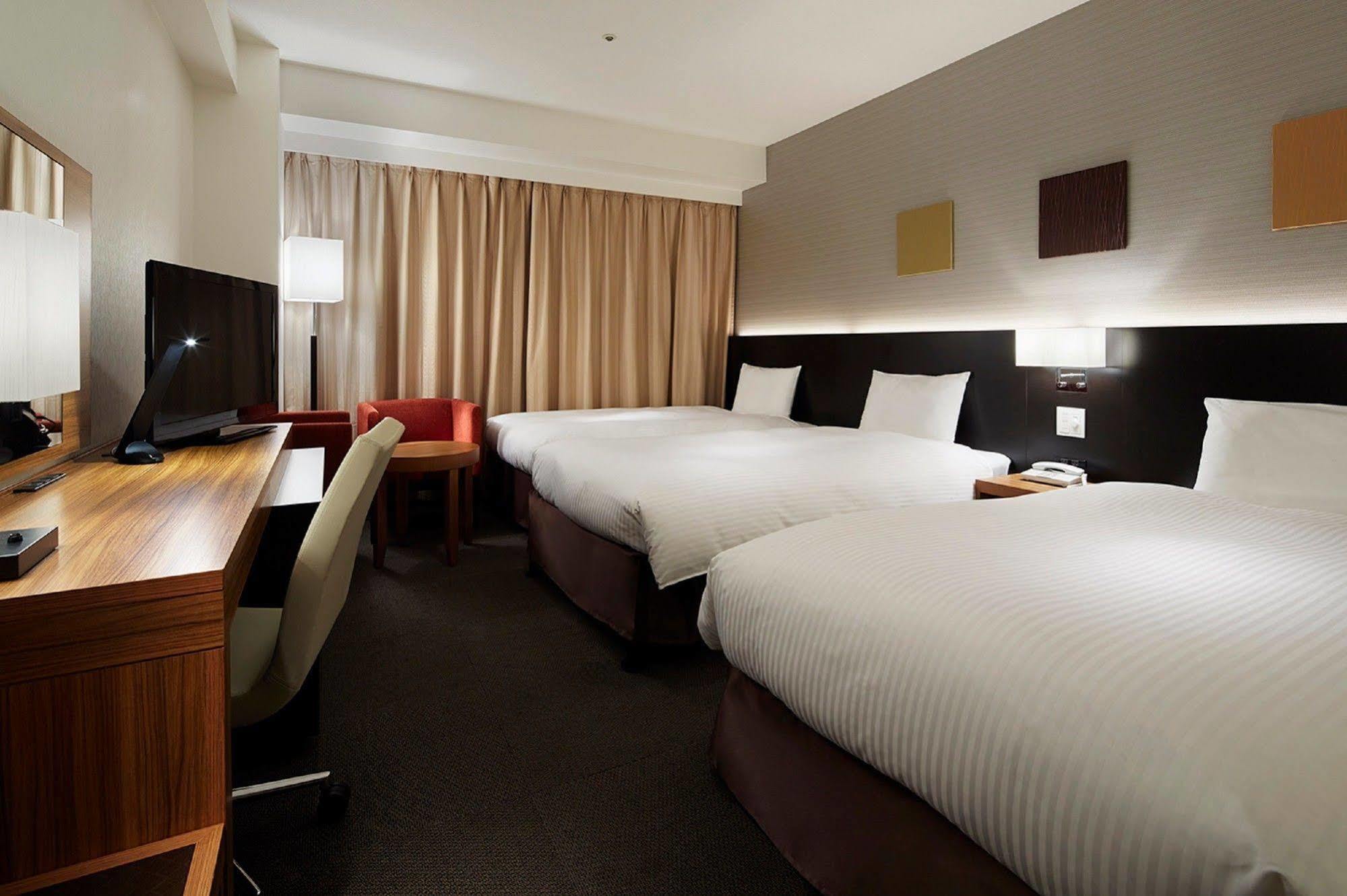 Mitsui Garden Hotel Тиба Экстерьер фото